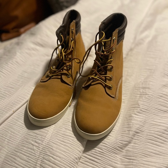 Womens timberlands - Picture 1 of 2
